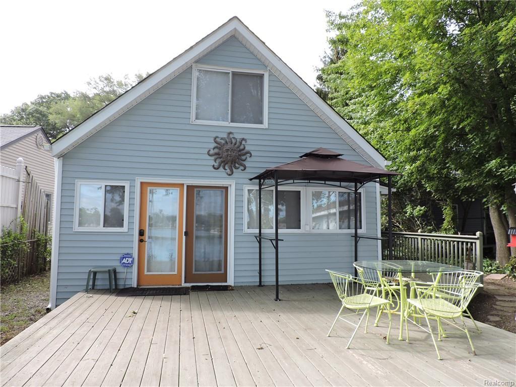9590 Roundlake Boulevard - Photo 1