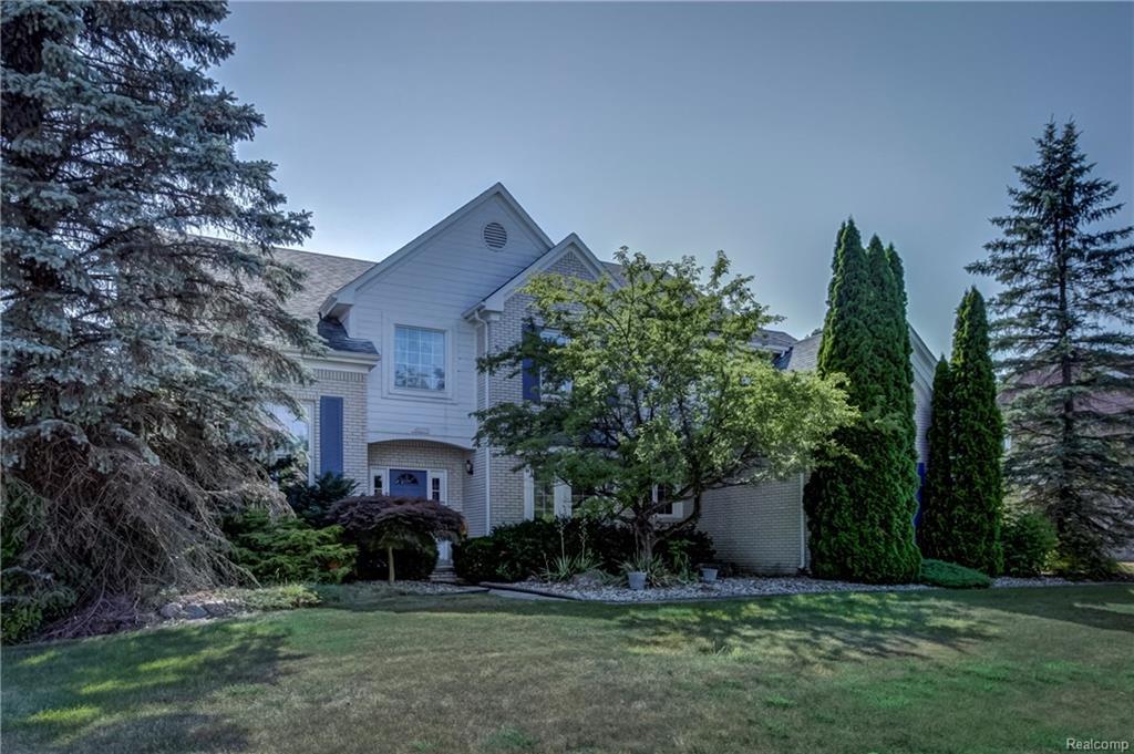 48279 Chesterfield Drive - Photo 1