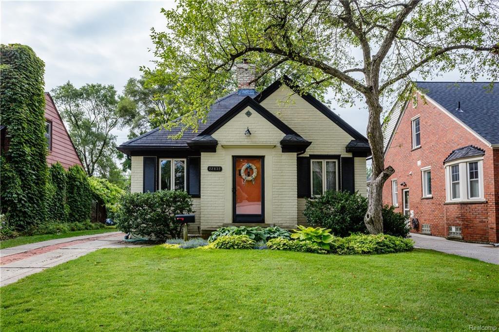 22837 Wellington Street - Photo 1