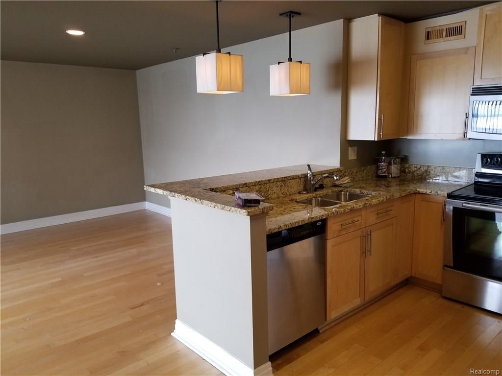 300 Riverfront Avenue - Photo 1