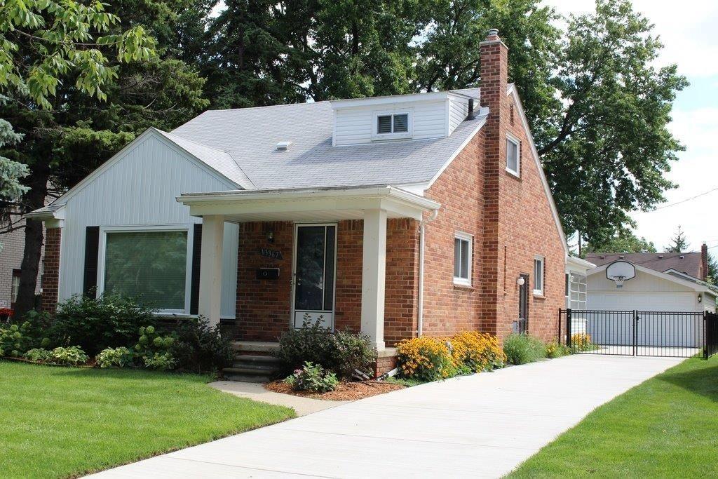 13367 Victoria Avenue - Photo 1