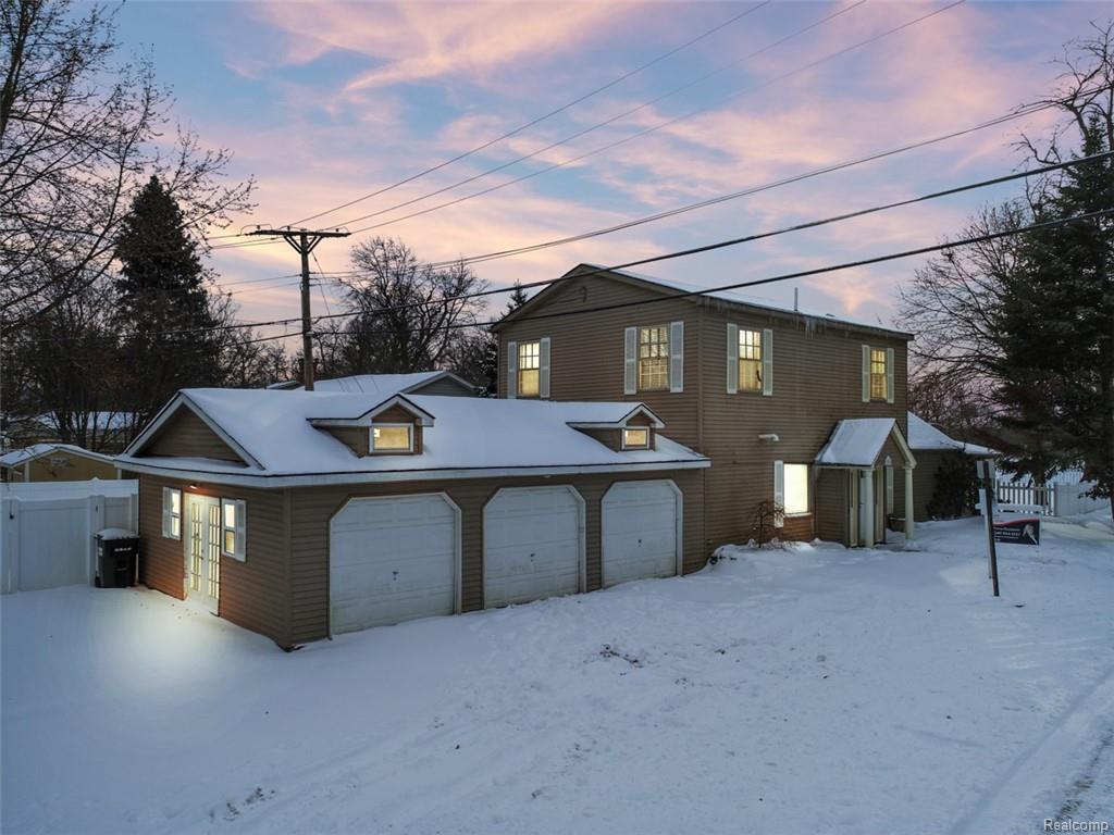 705 Lakeside Drive - Photo 1