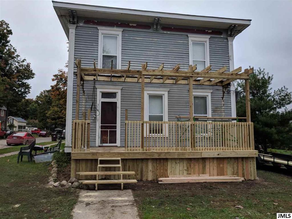 310 Bellevue - Photo 1