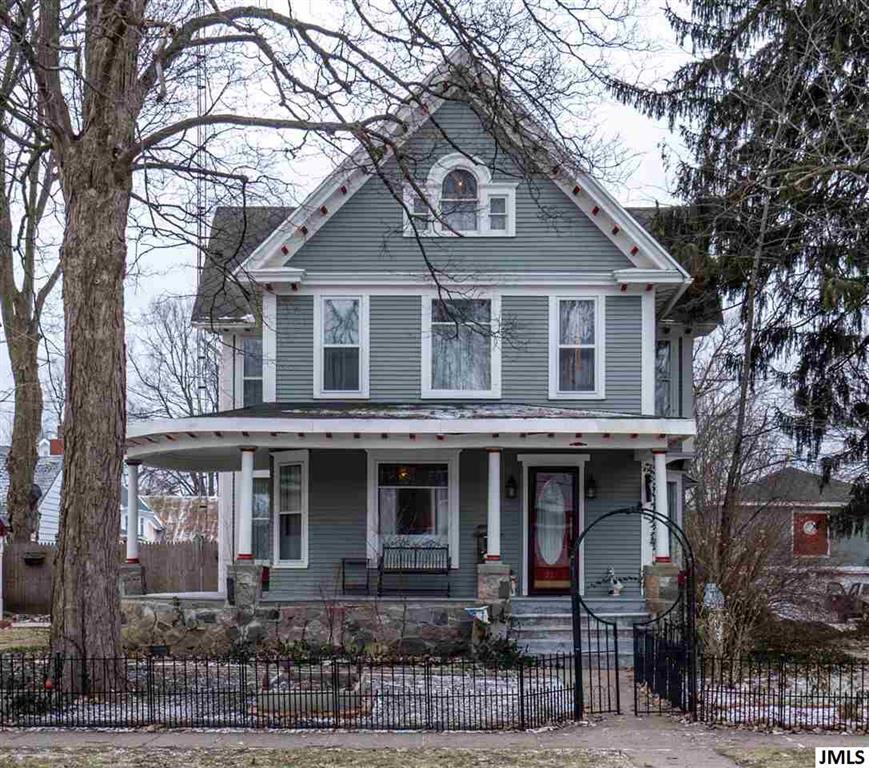 223 Michigan St - Photo 1