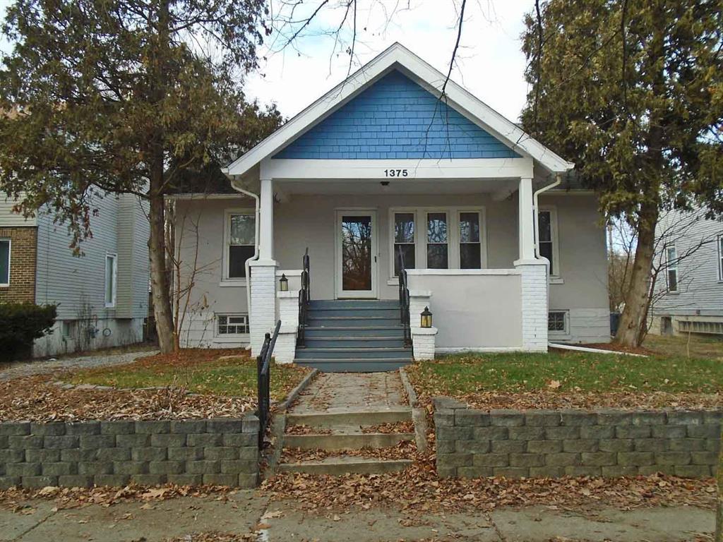 1375 Rosewood Street - Photo 1