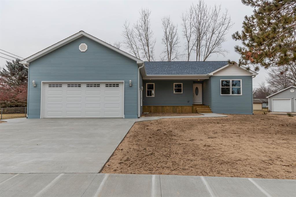 512 Essex Drive - Photo 1