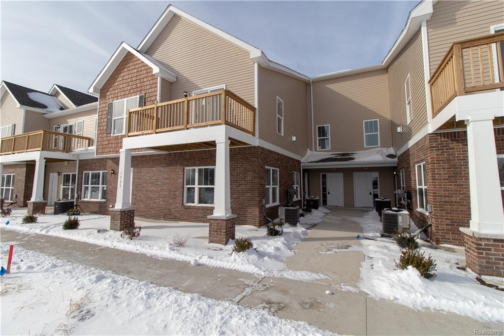 1739 Welland Street - Photo 1