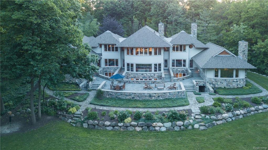 330 Lowell Court - Photo 1