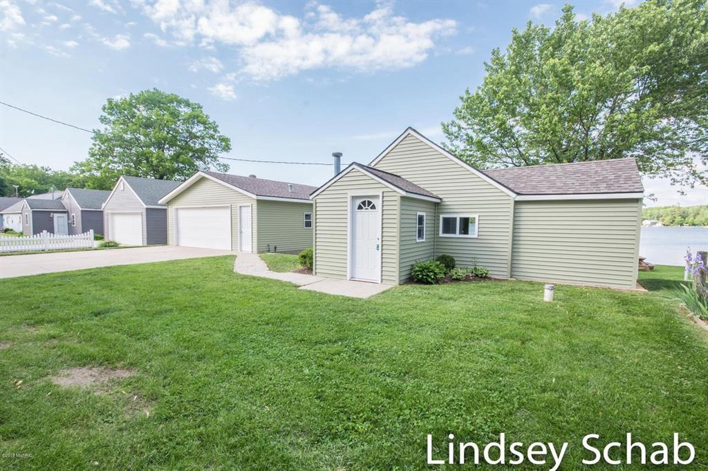 85 14 MILE RD - Photo 1