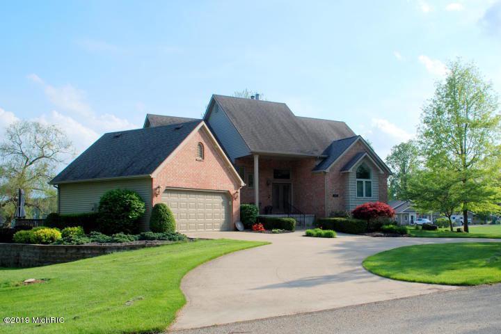 323 Caroline Dr - Photo 1
