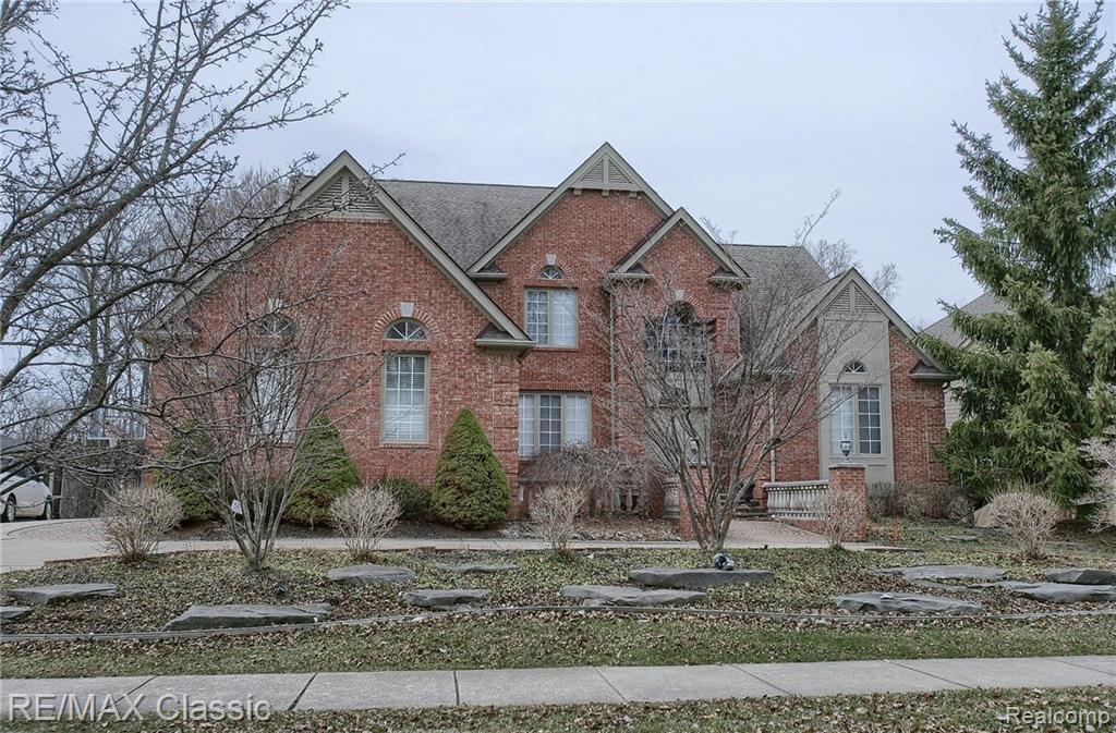 5562 Hampshire Drive - Photo 1