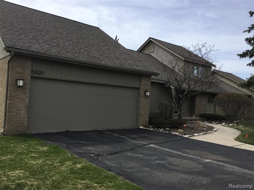 5620 Ridgewood - Photo 1