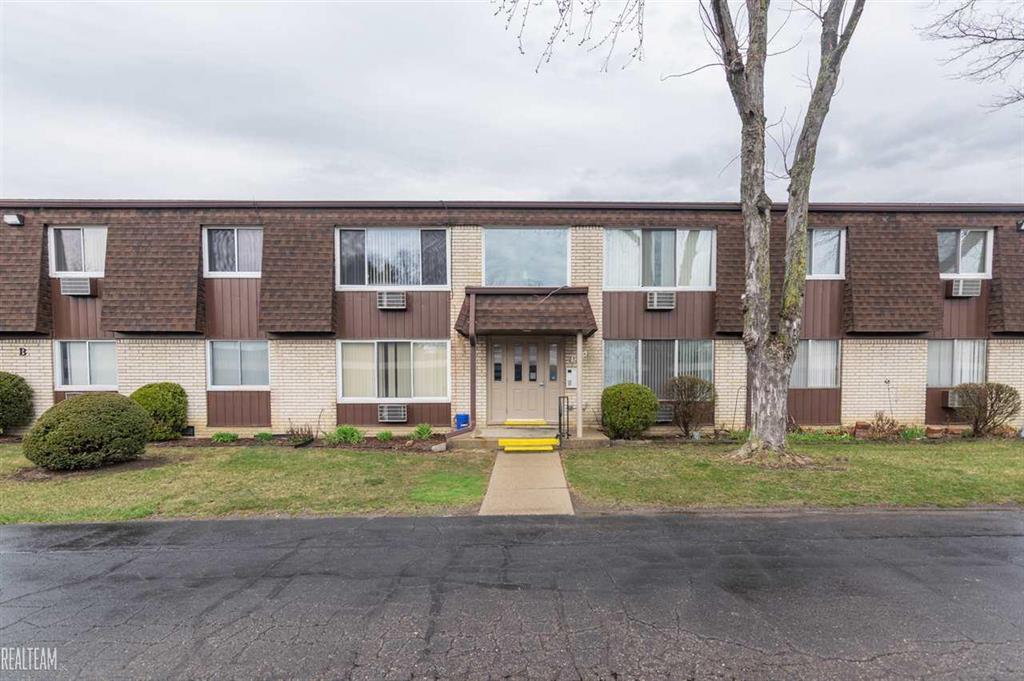 30205 Utica - Photo 1