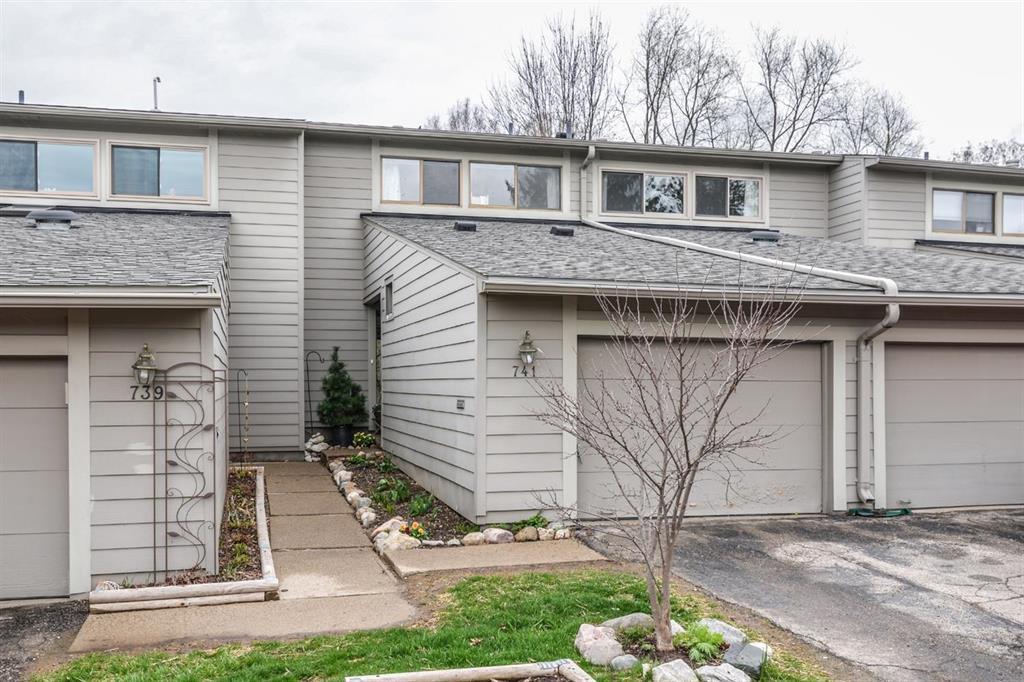 741 Peninsula Court - Photo 1