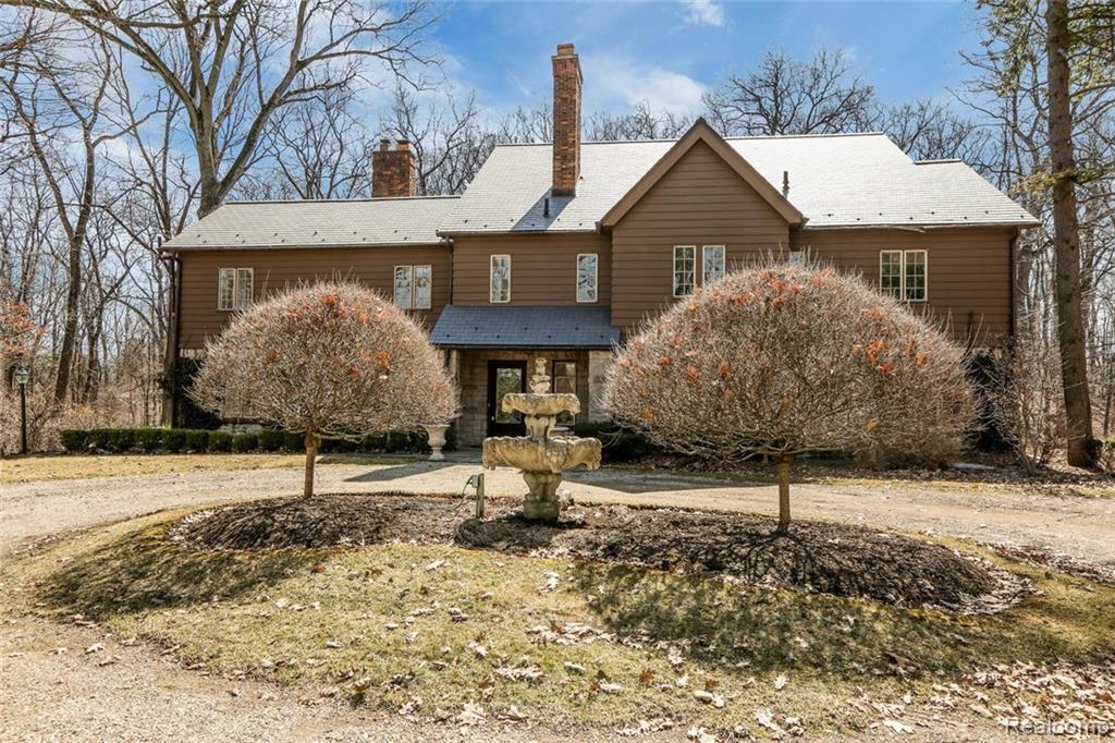 920 Long Lake Road - Photo 1