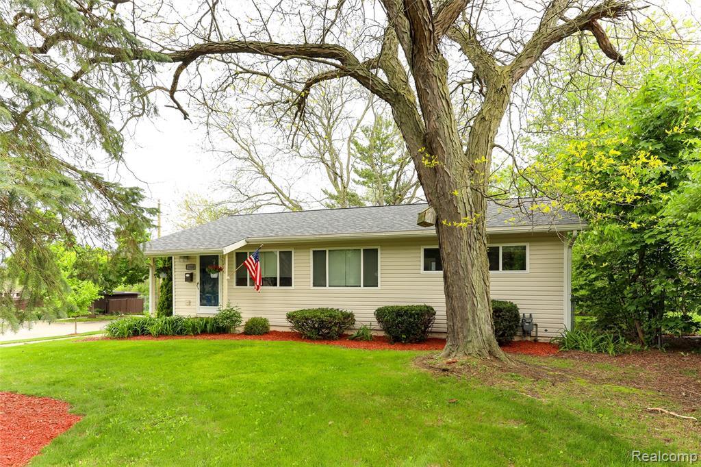 1800 Hatcher Crescent - Photo 1