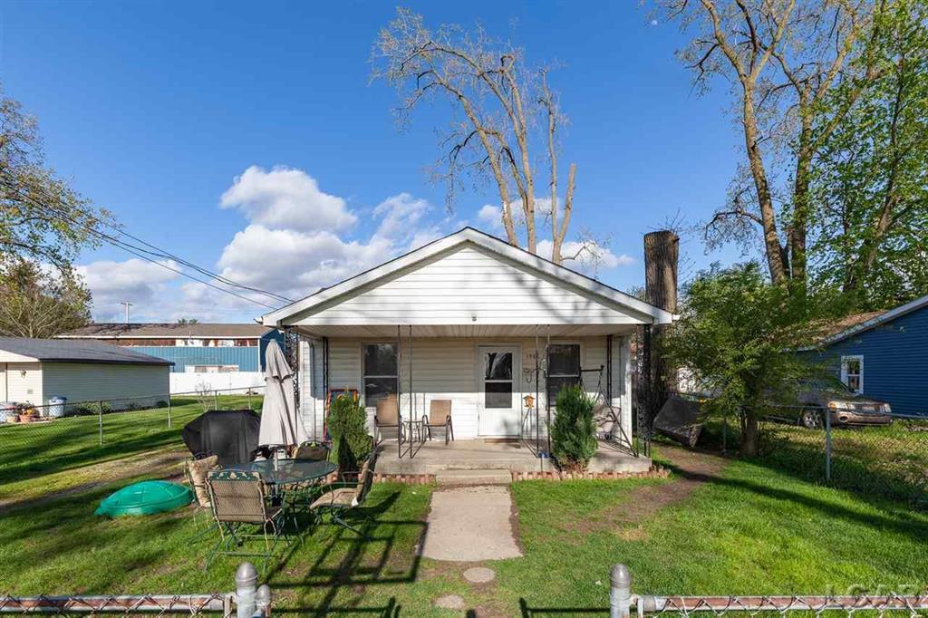 1581 Naomi Ave - Photo 1
