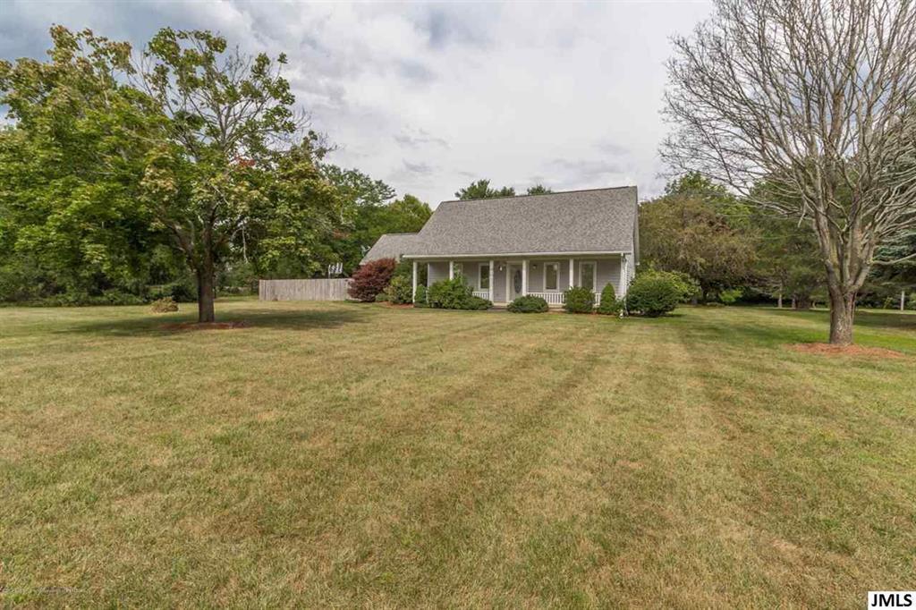 637 Ives Rd - Photo 1