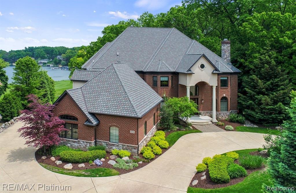4591 Oak Pointe Drive - Photo 1
