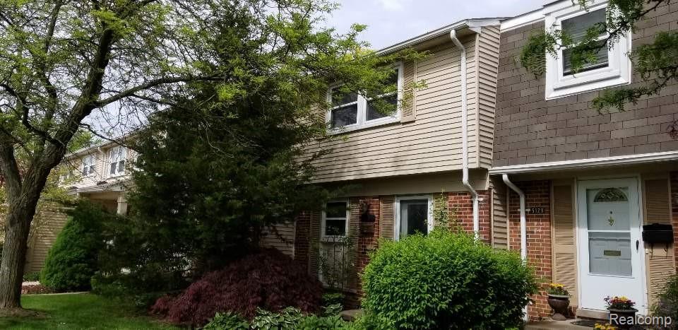 5127 Buckingham - Photo 1