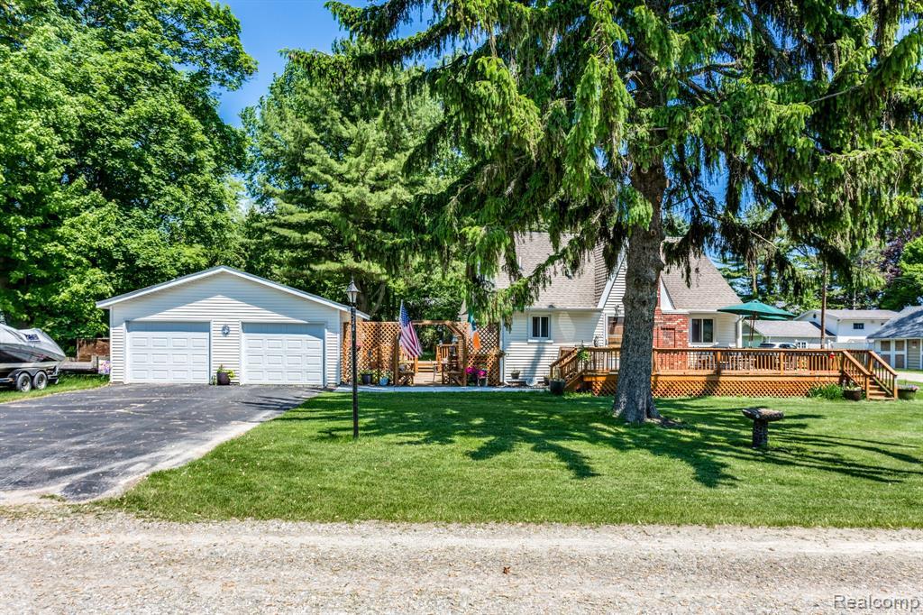 8536 Lakeview Drive - Photo 1
