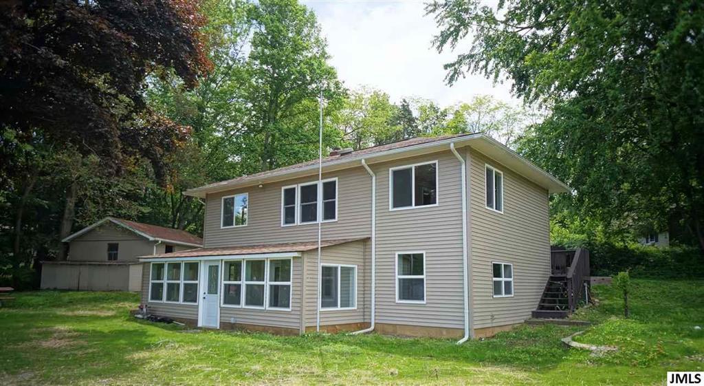 1400 Lakeview Dr - Photo 1