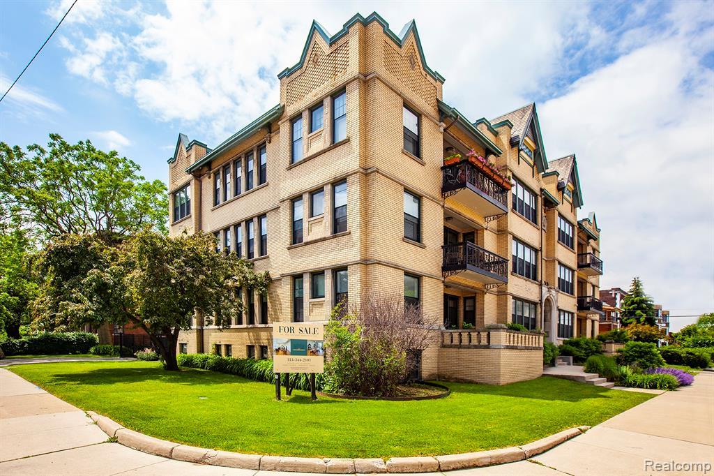 615 Hancock Street - Photo 1