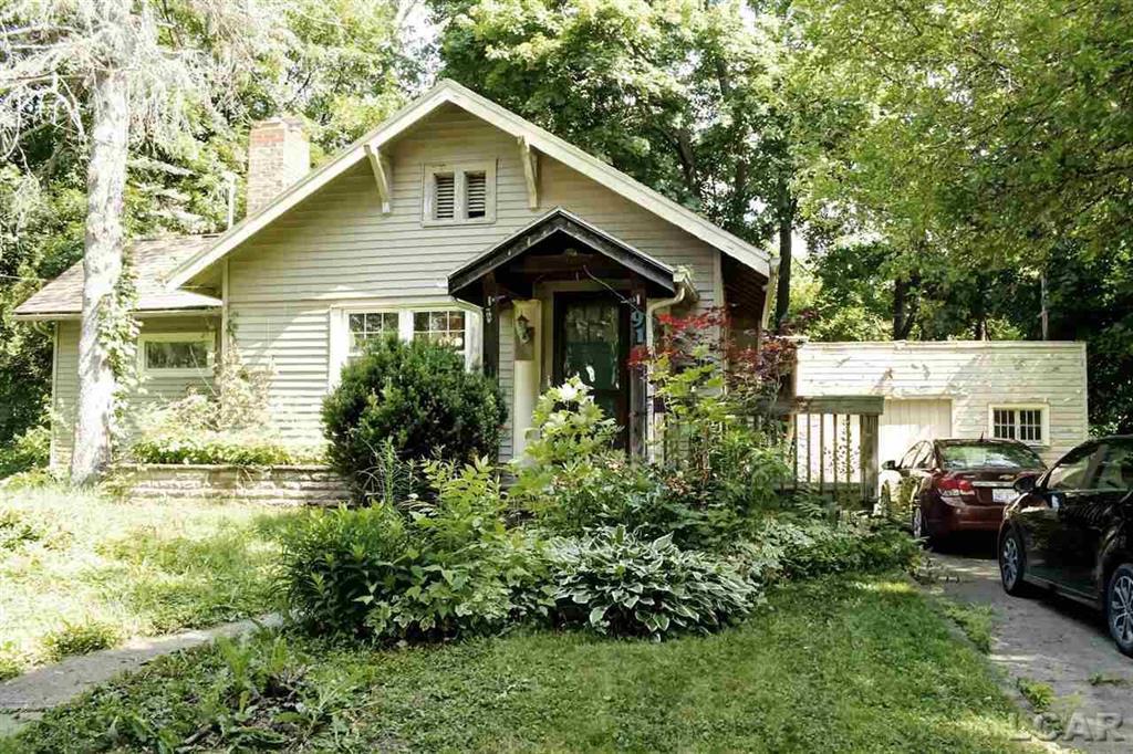914 Vine St - Photo 1