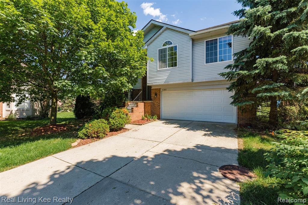 3201 Lynhurst Crt - Photo 1