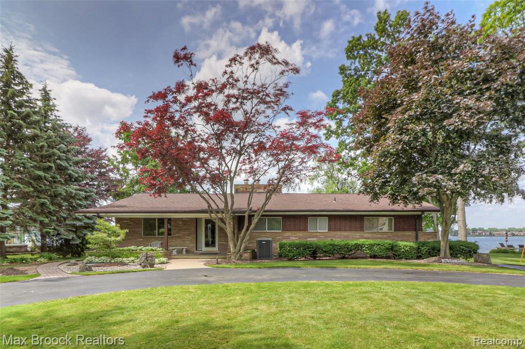 4675 Motorway Drive - Photo 1