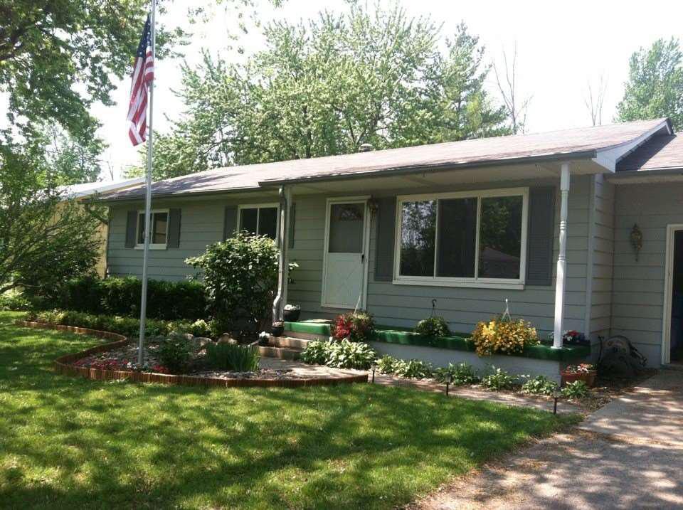 925 Moore - Photo 1