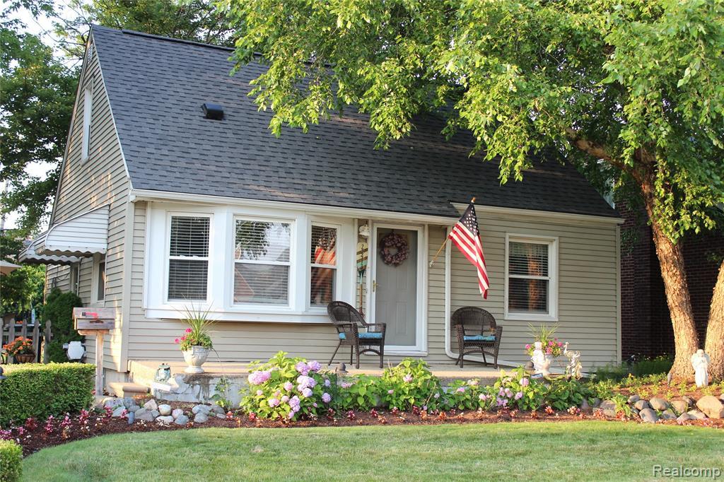 22413 Alger Street - Photo 1