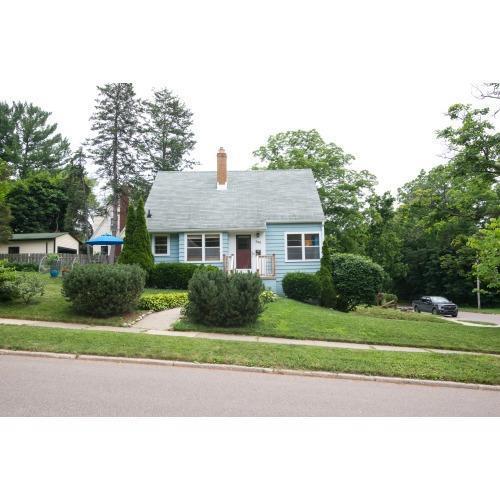 300 Wilton - Photo 1
