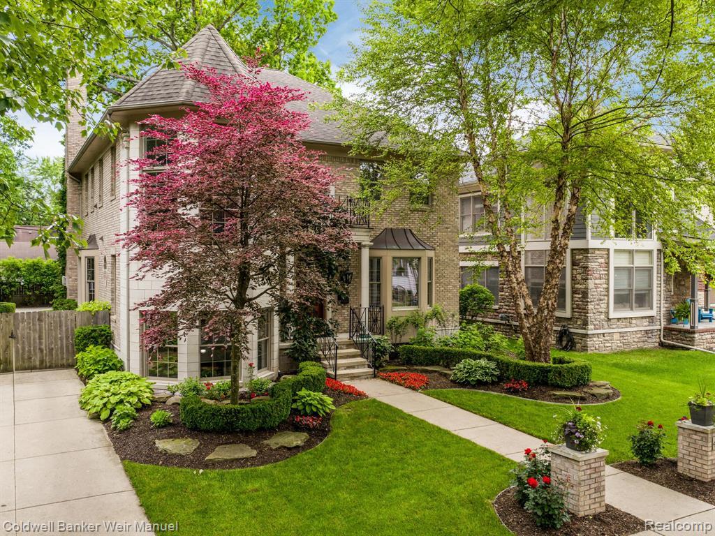 414 Hawthorn Avenue - Photo 1
