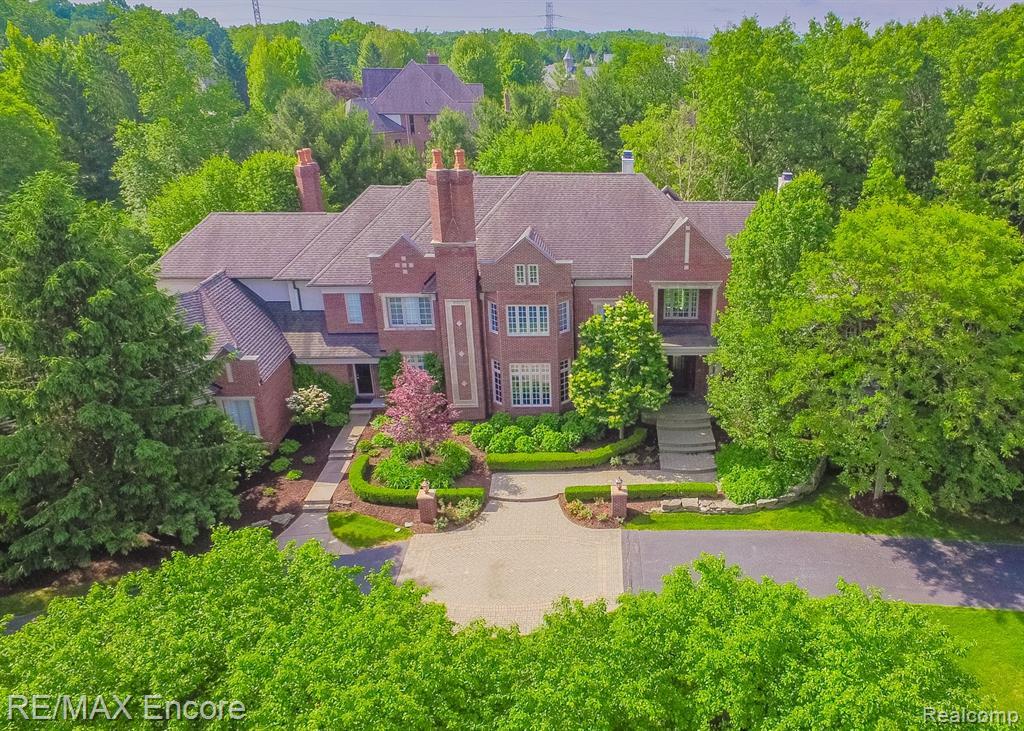 2411 Pond Vallee Drive - Photo 1
