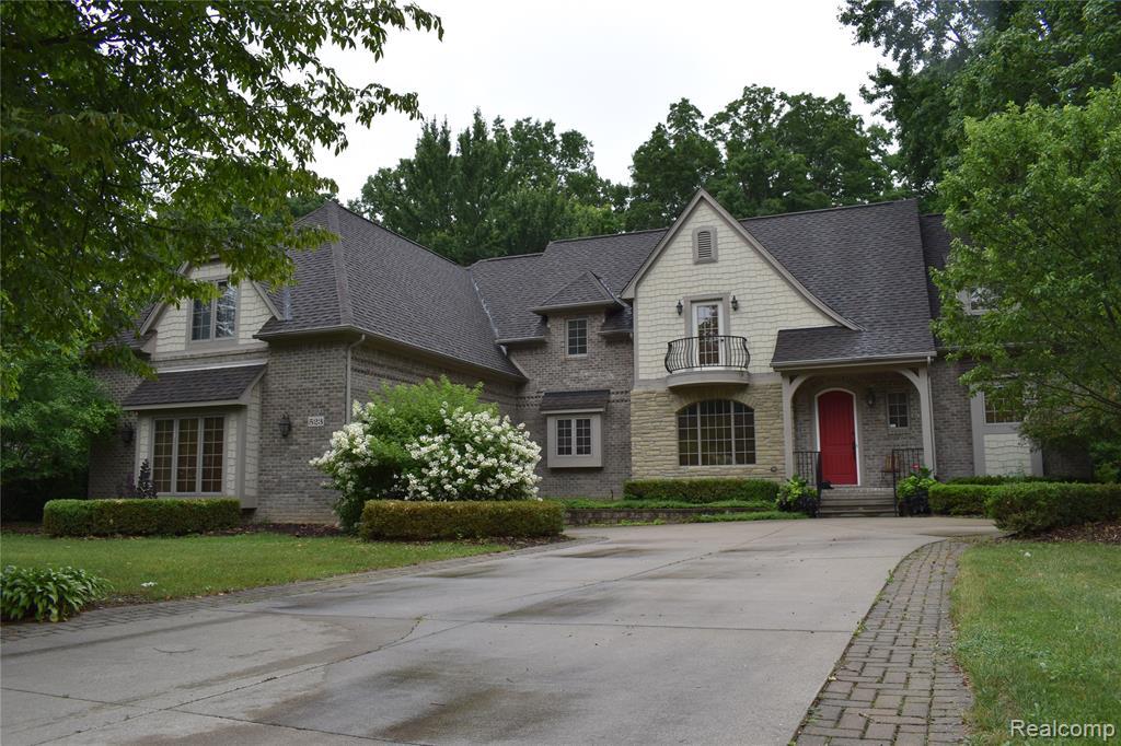 523 Trinway Drive - Photo 1