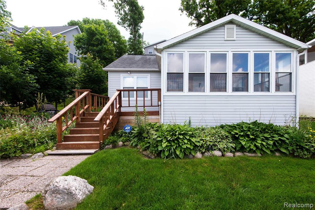 5882 Silver Birch Road - Photo 1