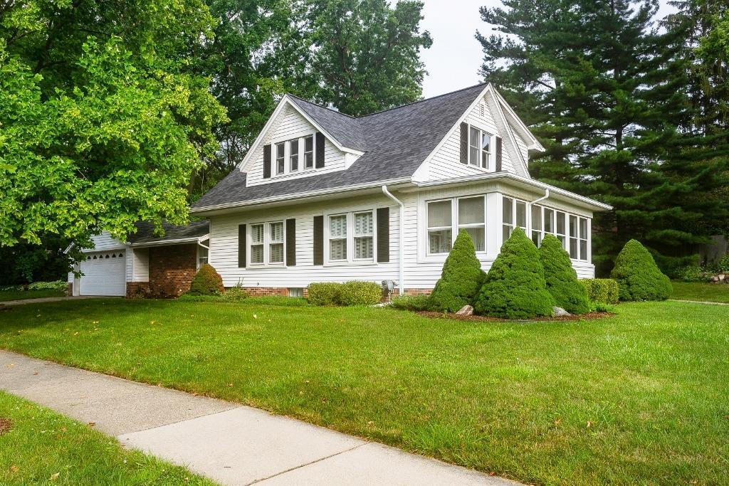 1560 Greenview Drive - Photo 1