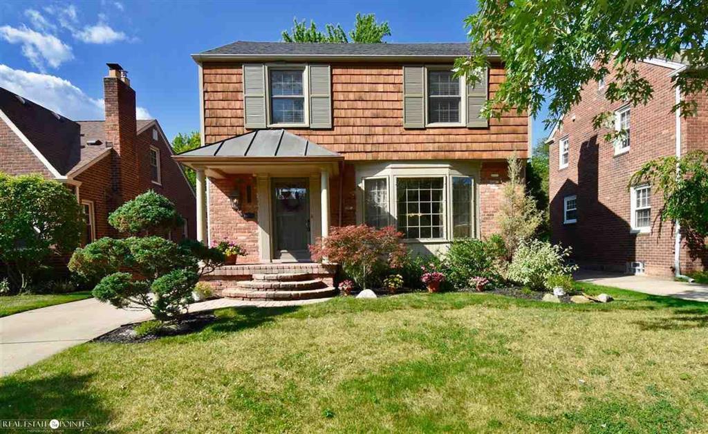 1374 Hollywood Ave - Photo 1