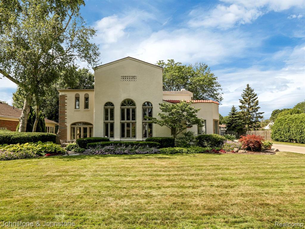 879 Lochmoor Boulevard - Photo 1