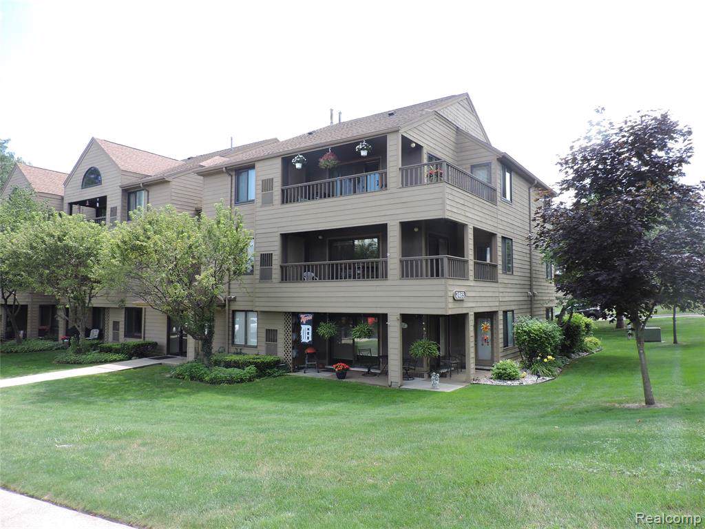 2465 Riverside - Photo 1