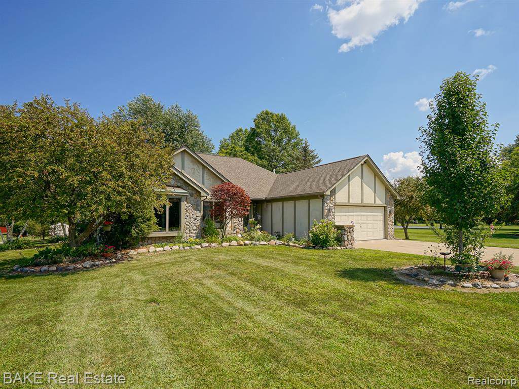 22077 Middlebelt Road - Photo 1