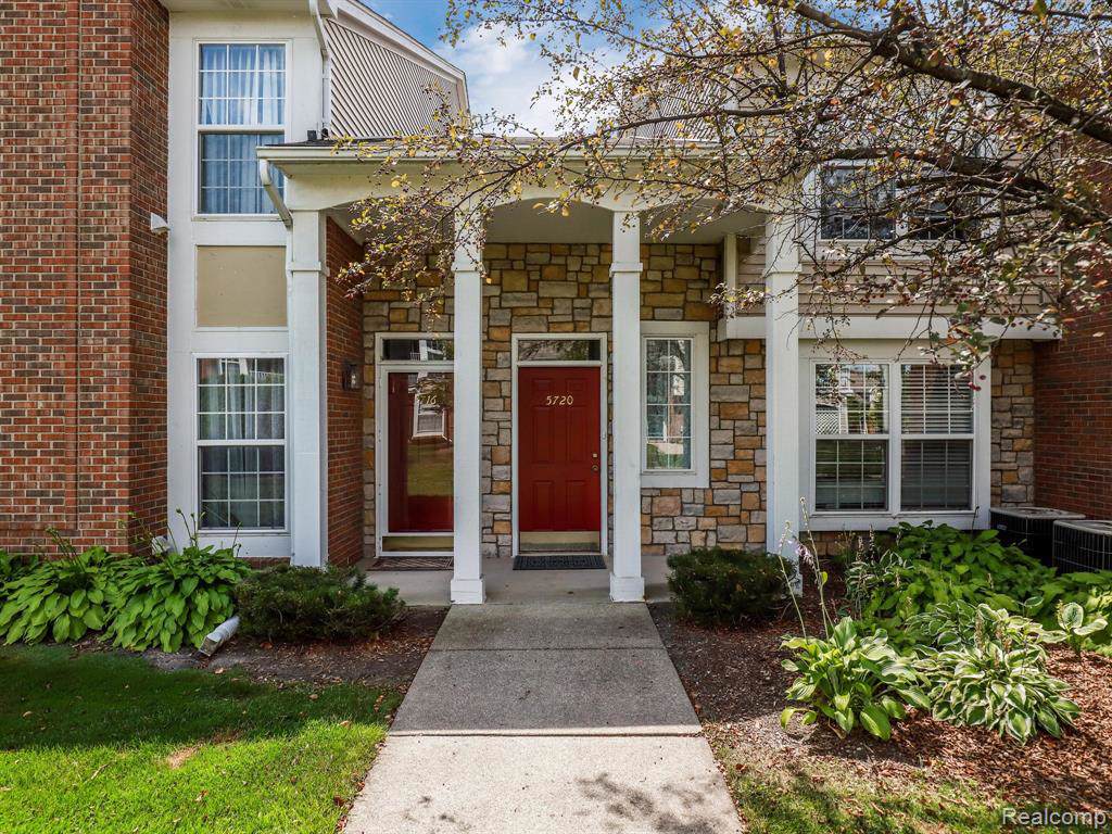 5720 Pine Aires Drive - Photo 1