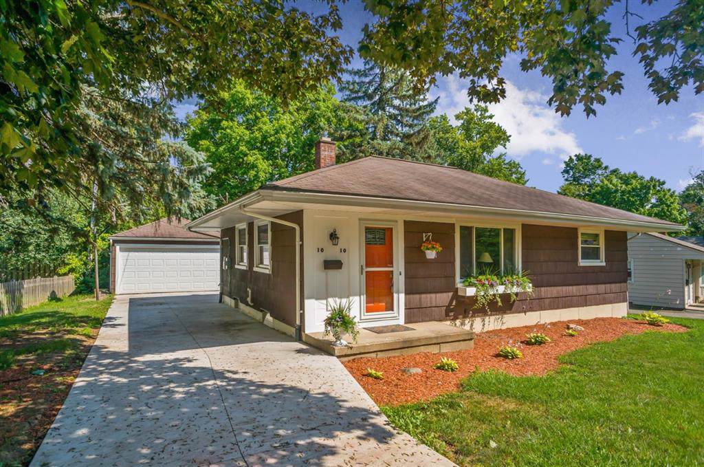 1010 Bruce Street - Photo 1