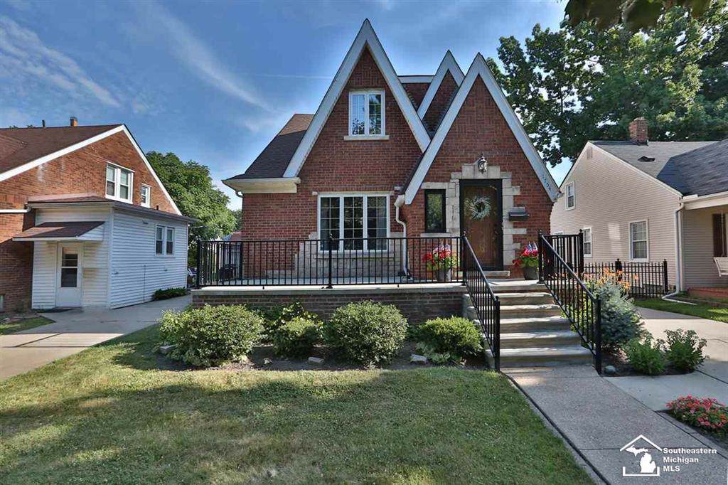 1754 Superior - Photo 1