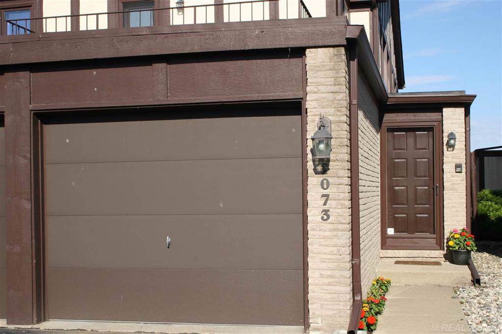 1073 Country Club Dr - Photo 1