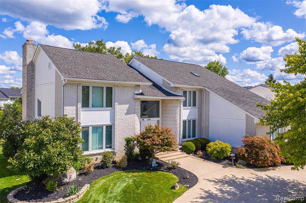 5666 Royal Wood - Photo 1