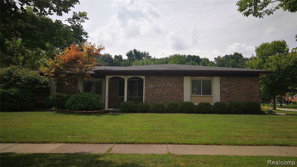 5735 Larkins - Photo 1