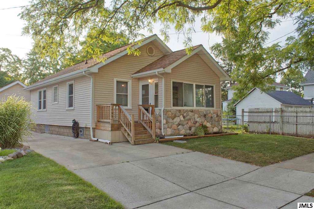1406 West Ave - Photo 1