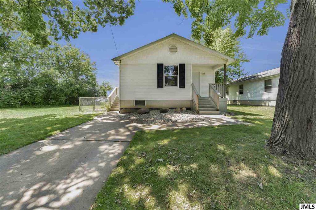 338 Johnson St - Photo 1
